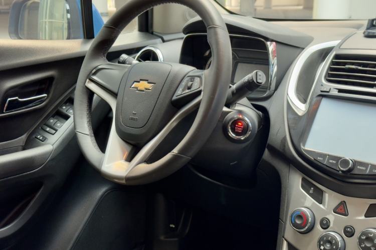Used Chevrolet Trax 2014 1.4T Automatic Two-Wheel Drive Luxury Model Interior 2