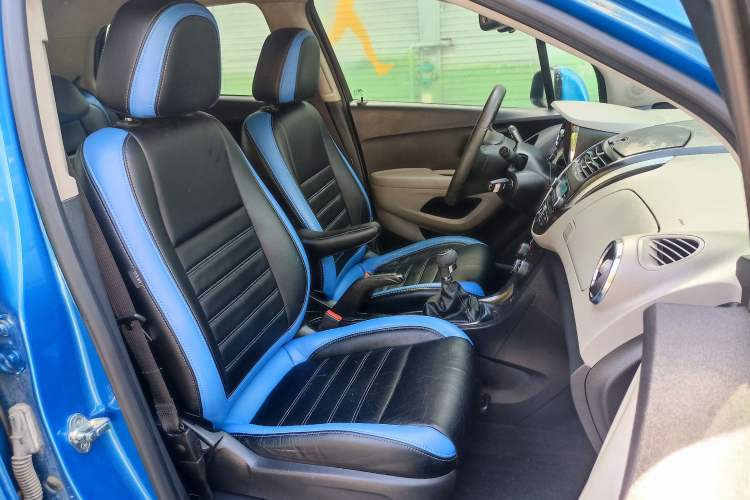 Used Chevrolet Trax 2014 1.4T Manual Two-Wheel Drive Comfort Model Interior 4