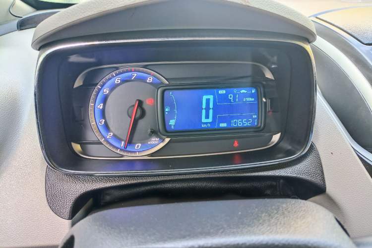Used Chevrolet Trax 2014 1.4T Manual Two-Wheel Drive Comfort Model Odometer Close Up