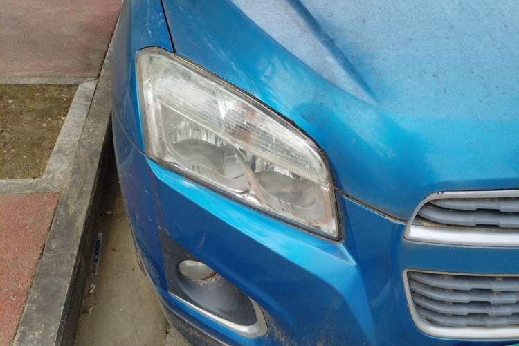 Used Chevrolet Trax 2014 1.4T Manual Two-Wheel Drive Comfort Model Right Front Headlight