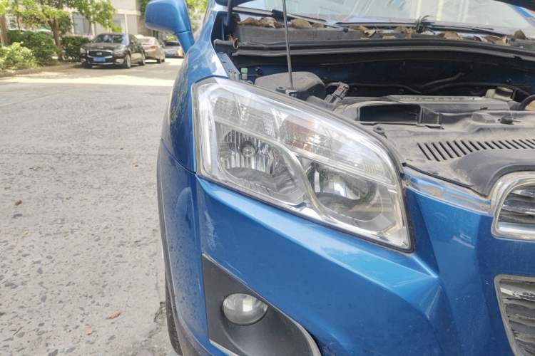 Used Chevrolet Trax 2014 1.4T Automatic Two-Wheel Drive Luxury Model Right Front Headlight