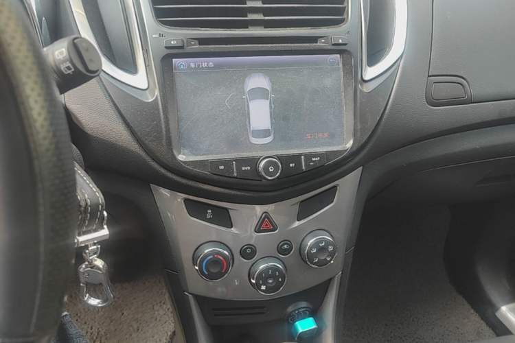 Used Chevrolet Trax 2014 1.4T Automatic Two-Wheel Drive Luxury Model Audio And AC Panel