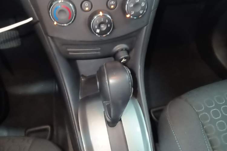 Used Chevrolet Trax 2014 1.4T Automatic Two-Wheel Drive Comfort Version Gear Lever