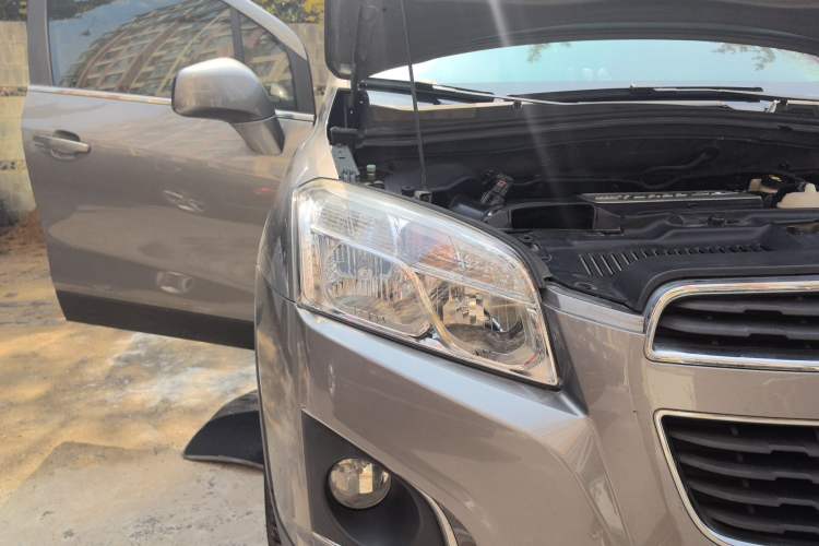 Used Chevrolet Trax 2014 1.4T Automatic Two-Wheel Drive Luxury Model Right Front Headlight