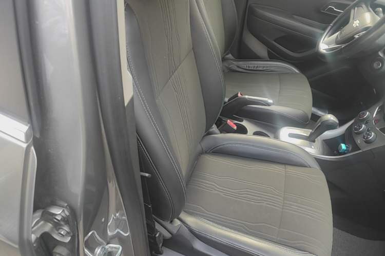 Used Chevrolet Trax 2014 1.4T Automatic Two-Wheel Drive Luxury Model Right Front Seat