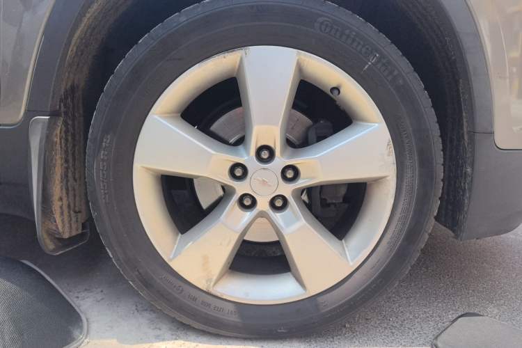 Used Chevrolet Trax 2014 1.4T Automatic Two-Wheel Drive Luxury Model Right Front Wheel Hub
