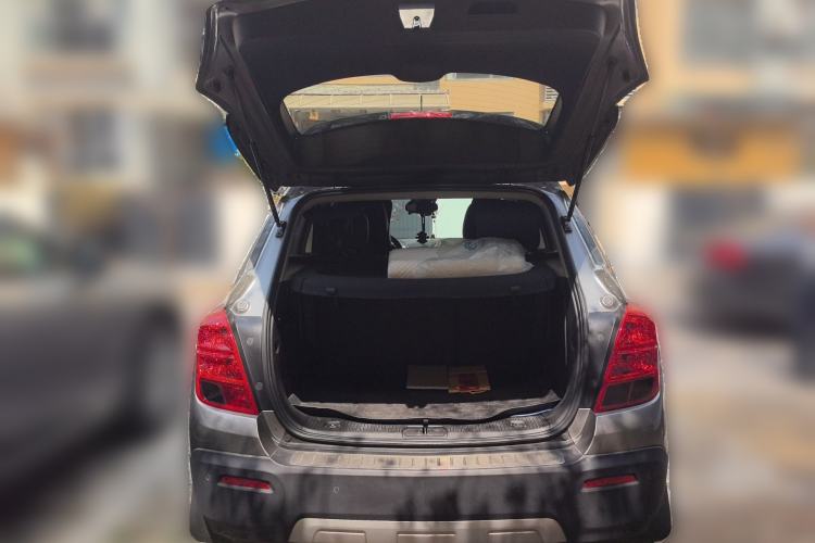 Used Chevrolet Trax 2014 1.4T Automatic Two-Wheel Drive Luxury Model Trunk