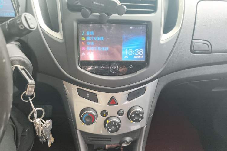Used Chevrolet Trax 2014 1.4T Automatic Two-Wheel Drive Luxury Model Audio And AC Panel