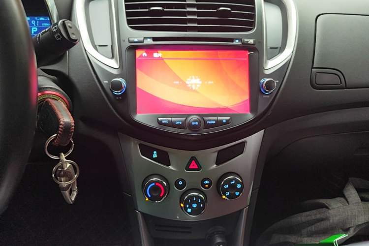 Used Chevrolet Trax 2014 1.4T Automatic Two-Wheel Drive Luxury Model Audio And AC Panel