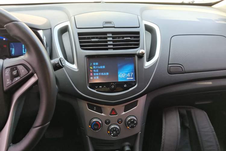 Used Chevrolet Trax 2014 1.4T Automatic Two-Wheel Drive Luxury Model Audio And AC Panel