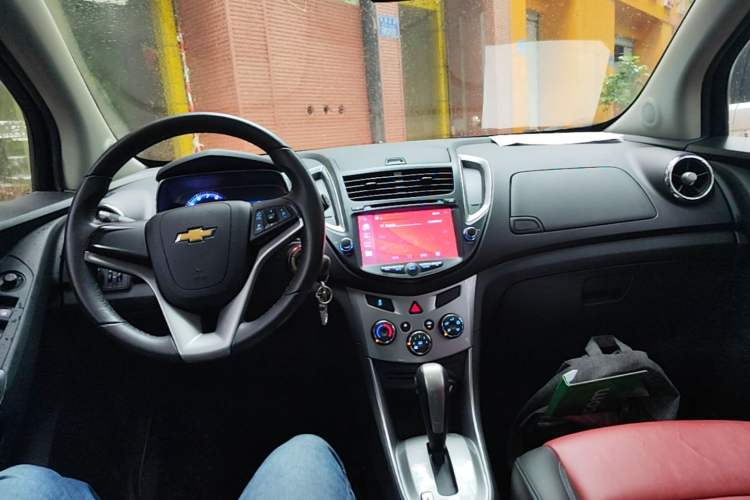 Used Chevrolet Trax 2014 1.4T Automatic Two-Wheel Drive Luxury Model Center Console