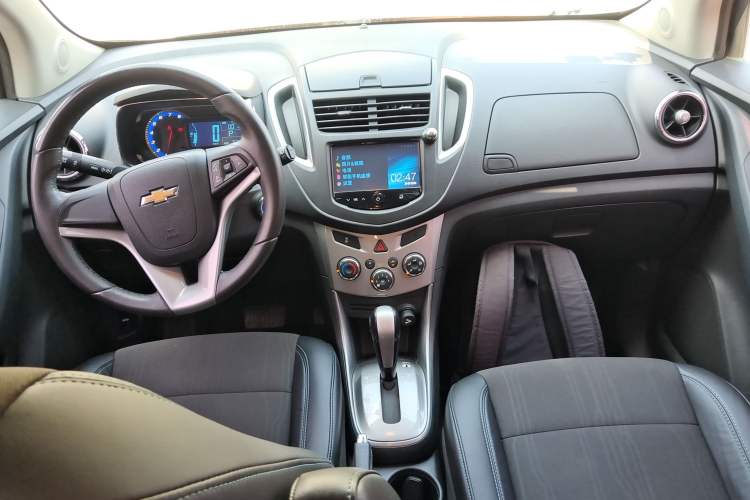 Used Chevrolet Trax 2014 1.4T Automatic Two-Wheel Drive Luxury Model Center Console