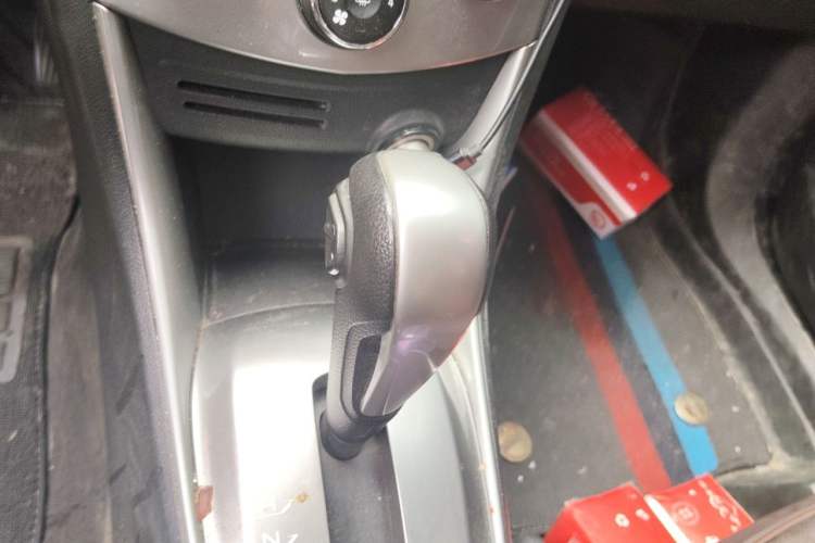 Used Chevrolet Trax 2014 1.4T Automatic Two-Wheel Drive Luxury Model Gear Lever