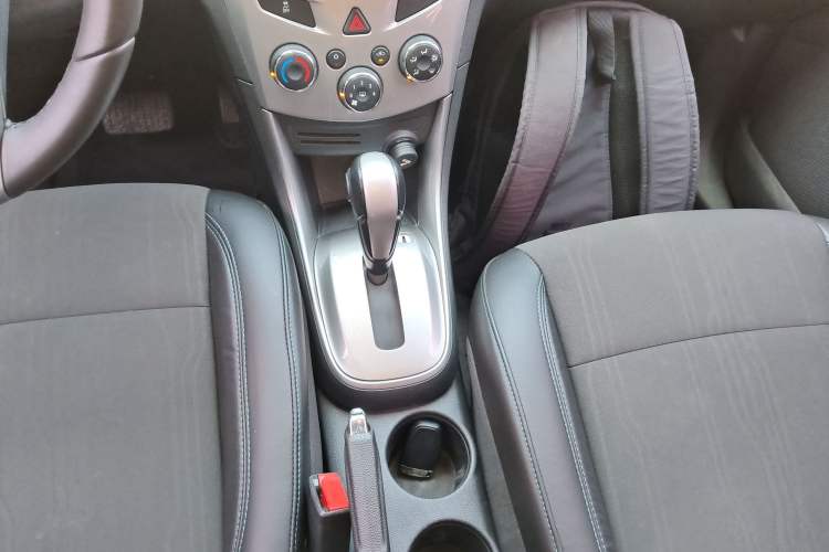 Used Chevrolet Trax 2014 1.4T Automatic Two-Wheel Drive Luxury Model Gear Lever
