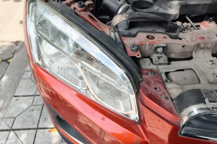 Used Chevrolet Trax 2014 1.4T Automatic Two-Wheel Drive Luxury Model Right Front Headlight