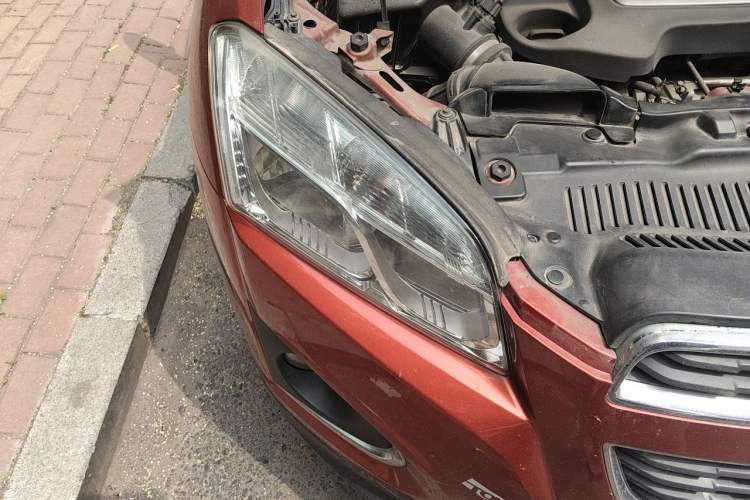 Used Chevrolet Trax 2014 1.4T Automatic Two-Wheel Drive Luxury Model Right Front Headlight