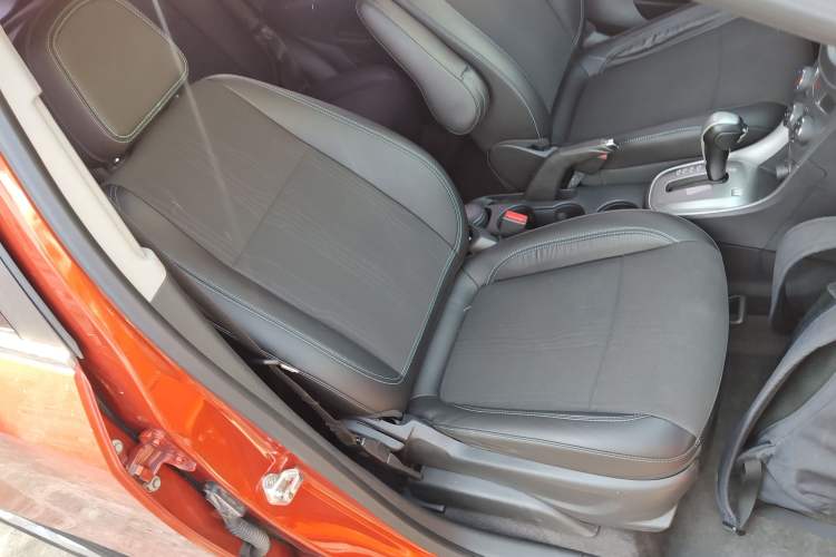 Used Chevrolet Trax 2014 1.4T Automatic Two-Wheel Drive Luxury Model Right Front Seat