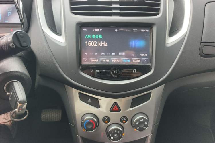 Used Chevrolet Trax 2014 1.4T Automatic Two-Wheel Drive Luxury Model Audio And AC Panel