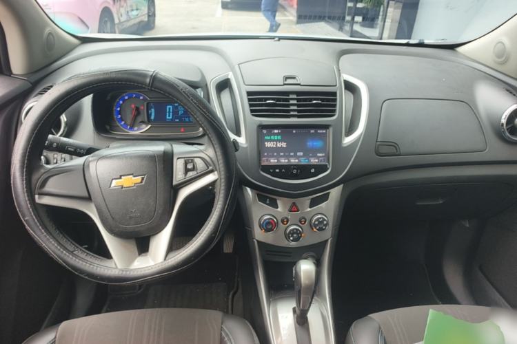 Used Chevrolet Trax 2014 1.4T Automatic Two-Wheel Drive Luxury Model Center Console