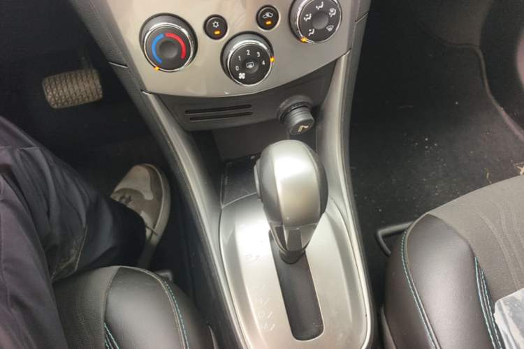 Used Chevrolet Trax 2014 1.4T Automatic Two-Wheel Drive Luxury Model Gear Lever