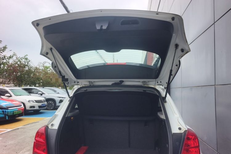 Used Chevrolet Trax 2014 1.4T Automatic Two-Wheel Drive Luxury Model Trunk