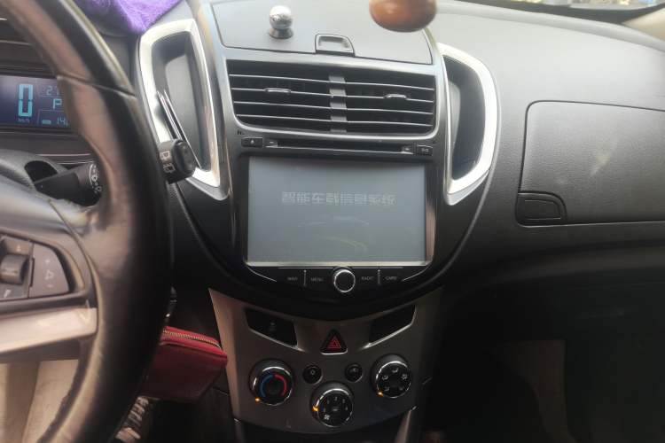 Used Chevrolet Trax 2014 1.4T Automatic Two-Wheel Drive Luxury Model Audio And AC Panel