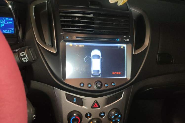 Used Chevrolet Trax 2014 1.4T Automatic Two-Wheel Drive Luxury Model Audio And AC Panel