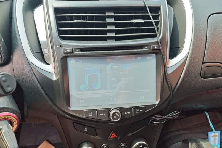 Used Chevrolet Trax 2014 1.4T Automatic Two-Wheel Drive Comfort Version Audio And AC Panel
