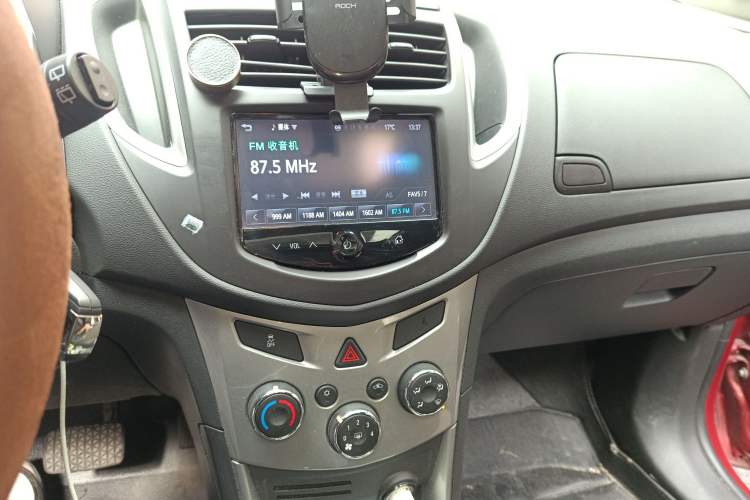Used Chevrolet Trax 2014 1.4T Automatic Two-Wheel Drive Luxury Model Audio And AC Panel
