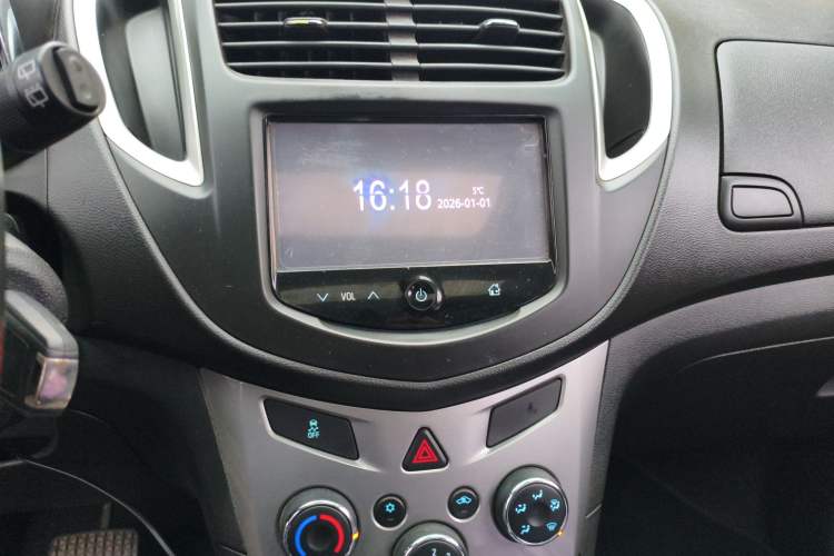 Used Chevrolet Trax 2014 1.4T Automatic Two-Wheel Drive Luxury Model Audio And AC Panel