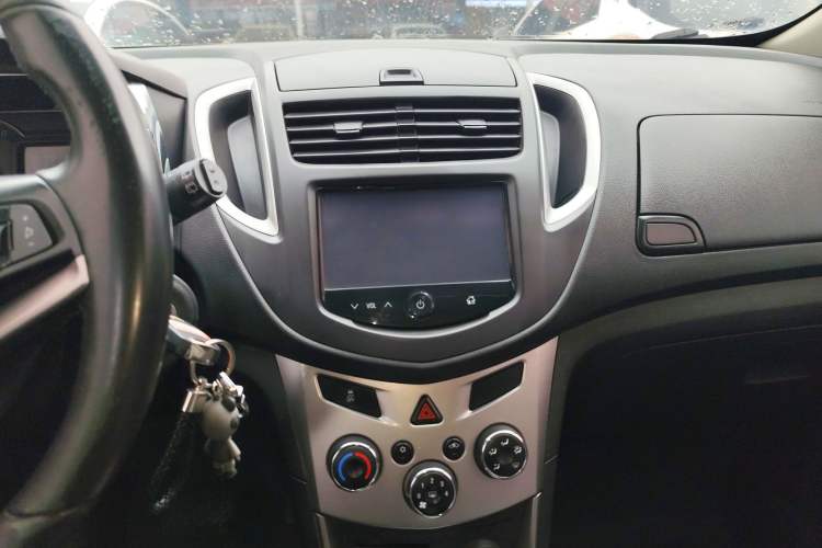 Used Chevrolet Trax 2014 1.4T Automatic Two-Wheel Drive Luxury Model Audio And AC Panel