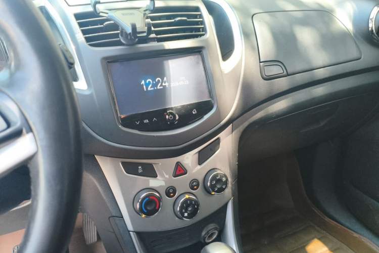 Used Chevrolet Trax 2014 1.4T Automatic Two-Wheel Drive Luxury Model Audio And AC Panel