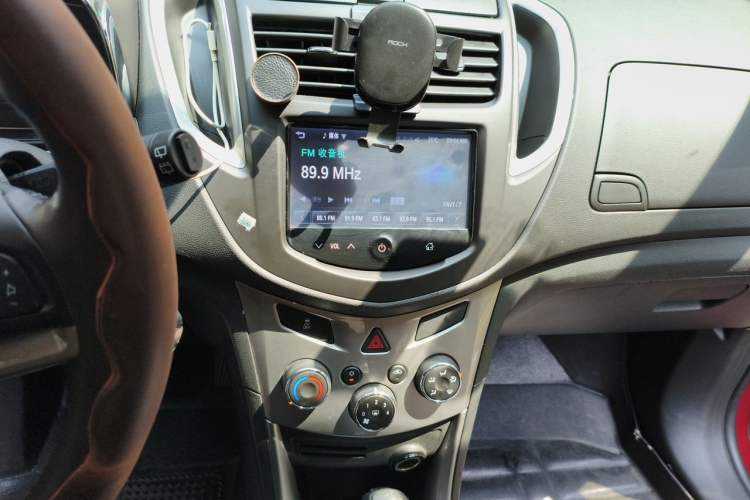 Used Chevrolet Trax 2014 1.4T Automatic Two-Wheel Drive Luxury Model Audio And AC Panel