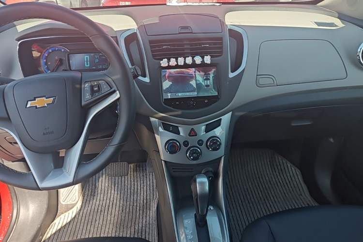 Used Chevrolet Trax 2014 1.4T Automatic Two-Wheel Drive Luxury Model Audio And AC Panel