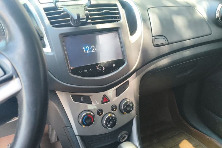 Used Chevrolet Trax 2014 1.4T Automatic Two-Wheel Drive Luxury Model Audio And AC Panel