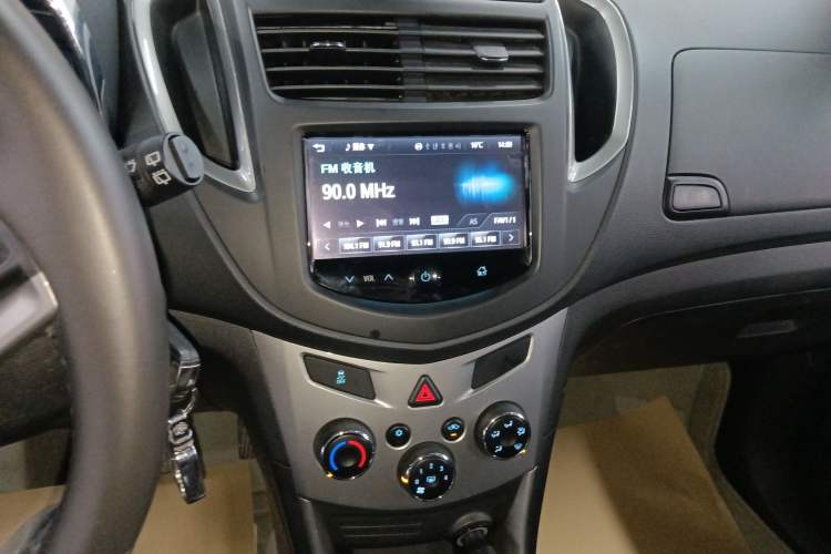 Used Chevrolet Trax 2014 1.4T Automatic Two-Wheel Drive Luxury Model Audio And AC Panel