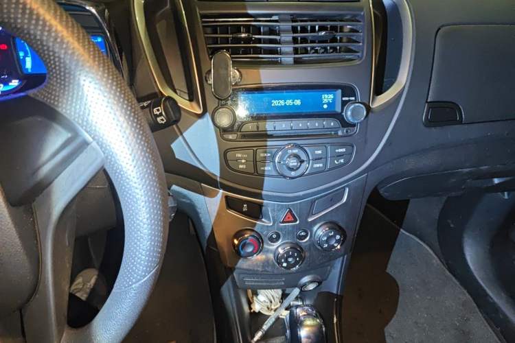 Used Chevrolet Trax 2014 1.4T Automatic Two-Wheel Drive Comfort Version Audio And AC Panel