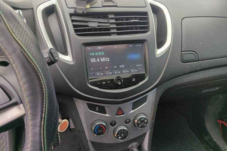 Used Chevrolet Trax 2014 1.4T Automatic Two-Wheel Drive Luxury Model Audio And AC Panel