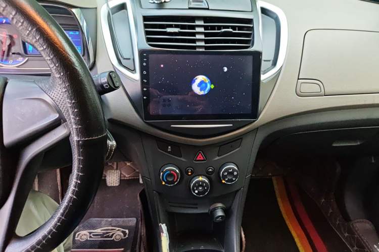 Used Chevrolet Trax 2014 1.4T Manual Two-Wheel Drive Comfort Model Audio And AC Panel