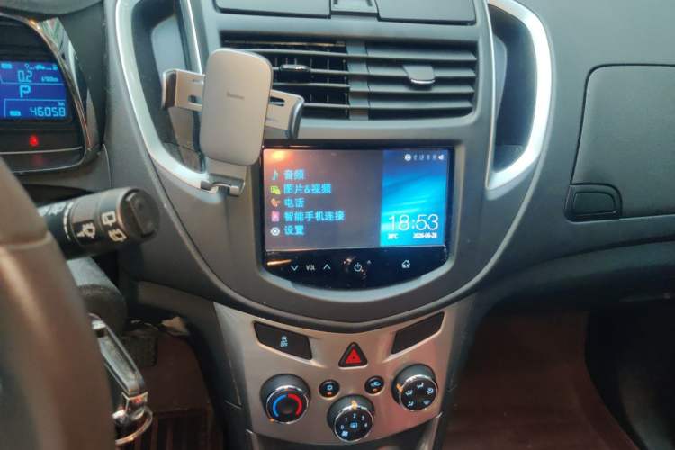 Used Chevrolet Trax 2014 1.4T Automatic Two-Wheel Drive Luxury Model Audio And AC Panel