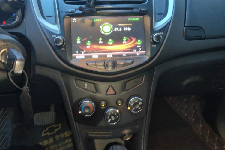 Used Chevrolet Trax 2014 1.4T Automatic Two-Wheel Drive Comfort Version Audio And AC Panel