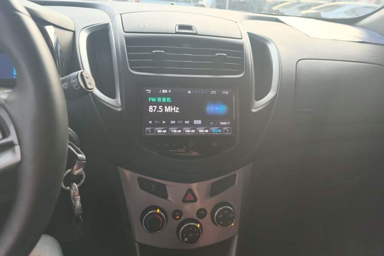 Used Chevrolet Trax 2014 1.4T Automatic Two-Wheel Drive Luxury Model Audio And AC Panel