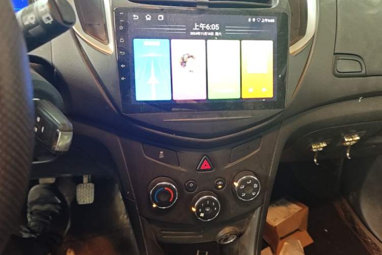 Used Chevrolet Trax 2014 1.4T Manual Two-Wheel Drive Comfort Model Audio And AC Panel