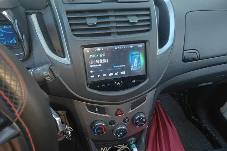 Used Chevrolet Trax 2014 1.4T Automatic Two-Wheel Drive Luxury Model Audio And AC Panel