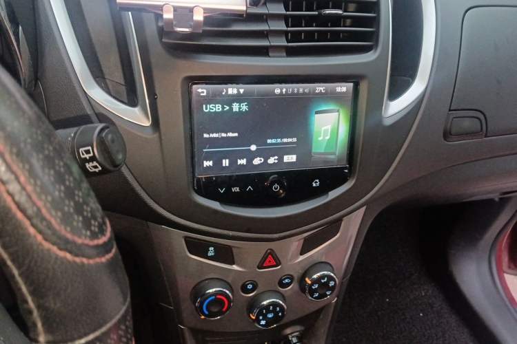Used Chevrolet Trax 2014 1.4T Automatic Two-Wheel Drive Luxury Model Audio And AC Panel
