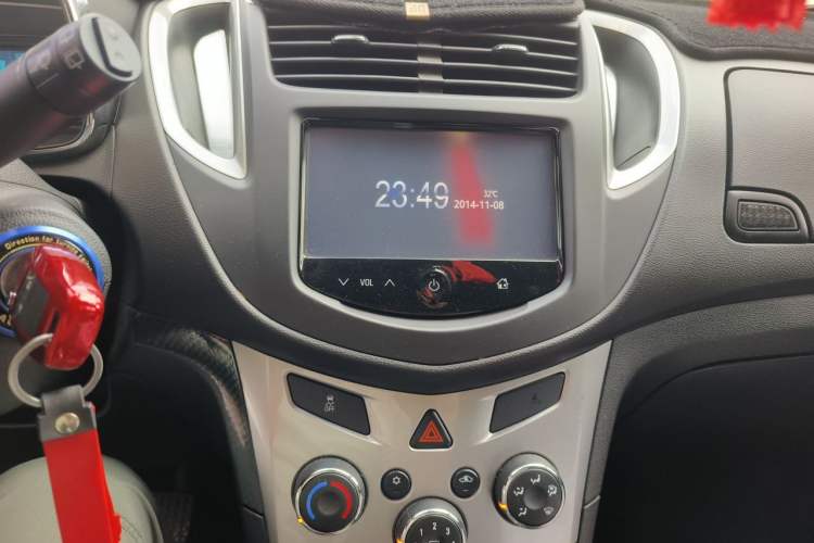 Used Chevrolet Trax 2014 1.4T Automatic Two-Wheel Drive Luxury Model Audio And AC Panel
