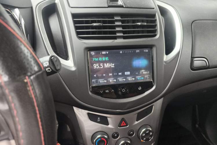 Used Chevrolet Trax 2014 1.4T Automatic Two-Wheel Drive Luxury Model Audio And AC Panel
