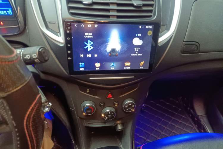 Used Chevrolet Trax 2014 1.4T Manual Two-Wheel Drive Comfort Model Audio And AC Panel