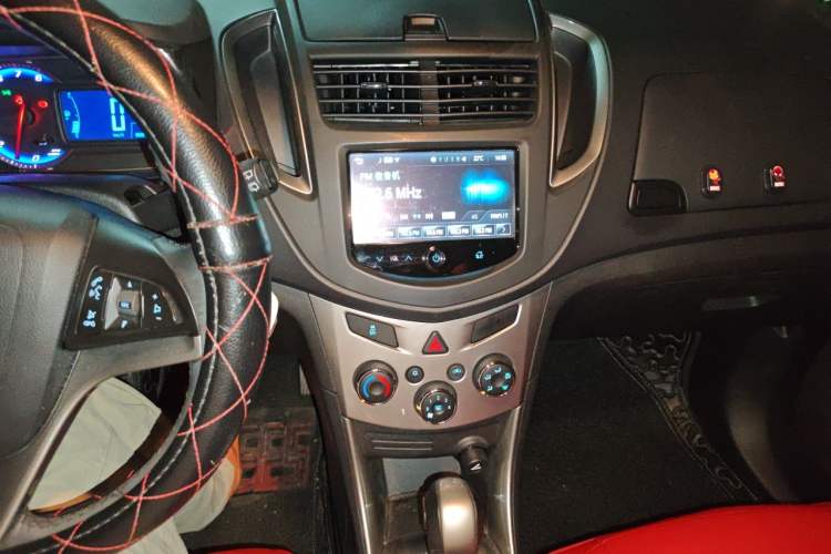 Used Chevrolet Trax 2014 1.4T Automatic Two-Wheel Drive Luxury Model Audio And AC Panel