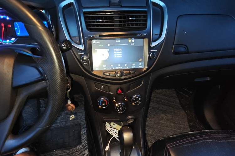 Used Chevrolet Trax 2014 1.4T Automatic Two-Wheel Drive Comfort Version Audio And AC Panel